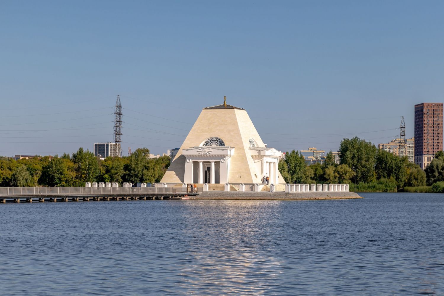 В храме-памятнике павшим воинам в честь Нерукотворного Образа Спасителя будут совершаться молебны о русском воинстве